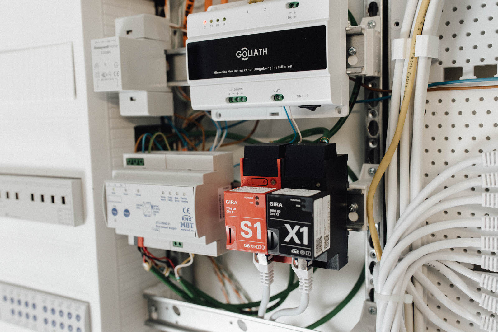 3E-Elektrotechnik bei der Installation von Sicherheitstechnik