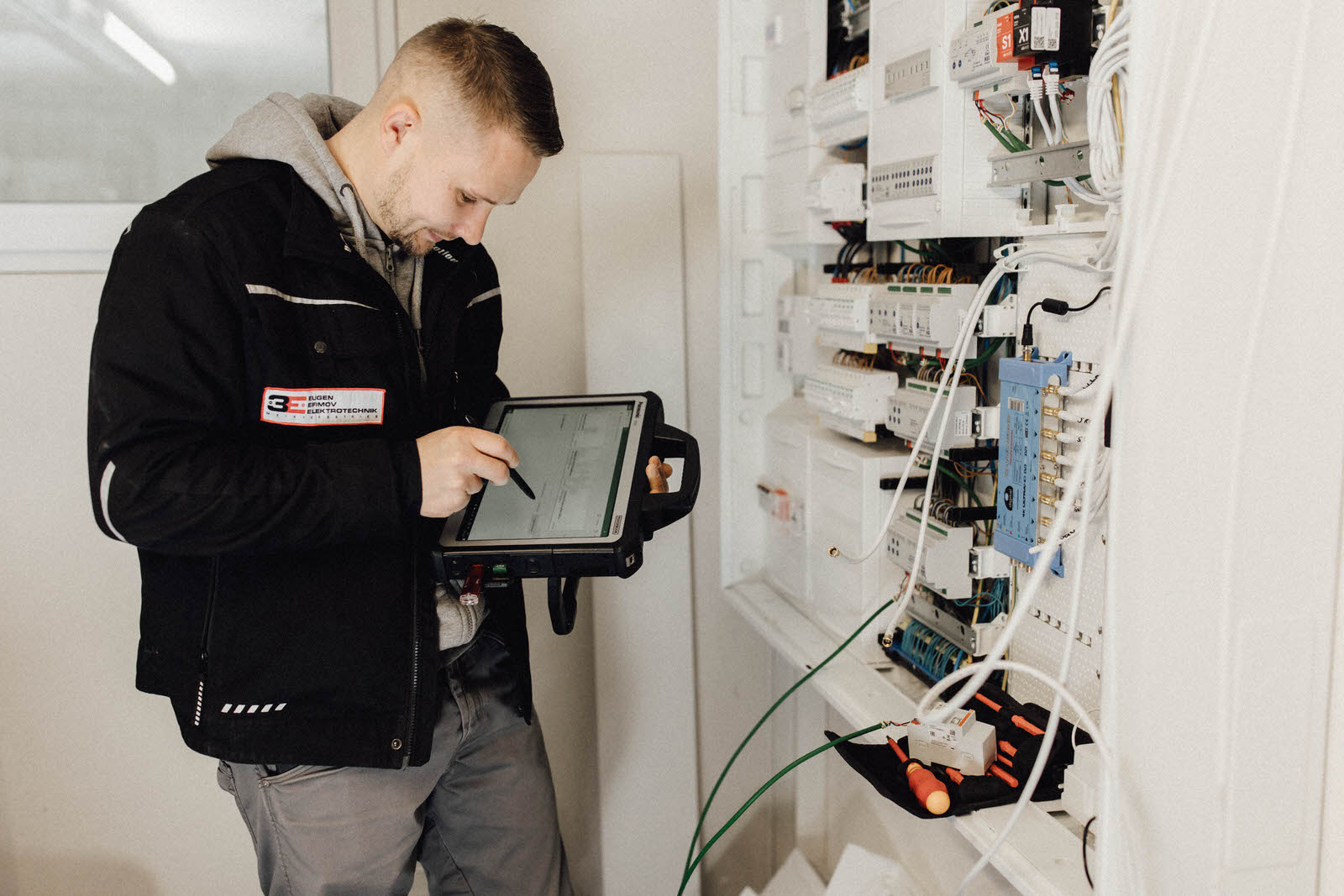 Regelm&auml;&szlig;ige Kontrolle elektrischer Anlagen